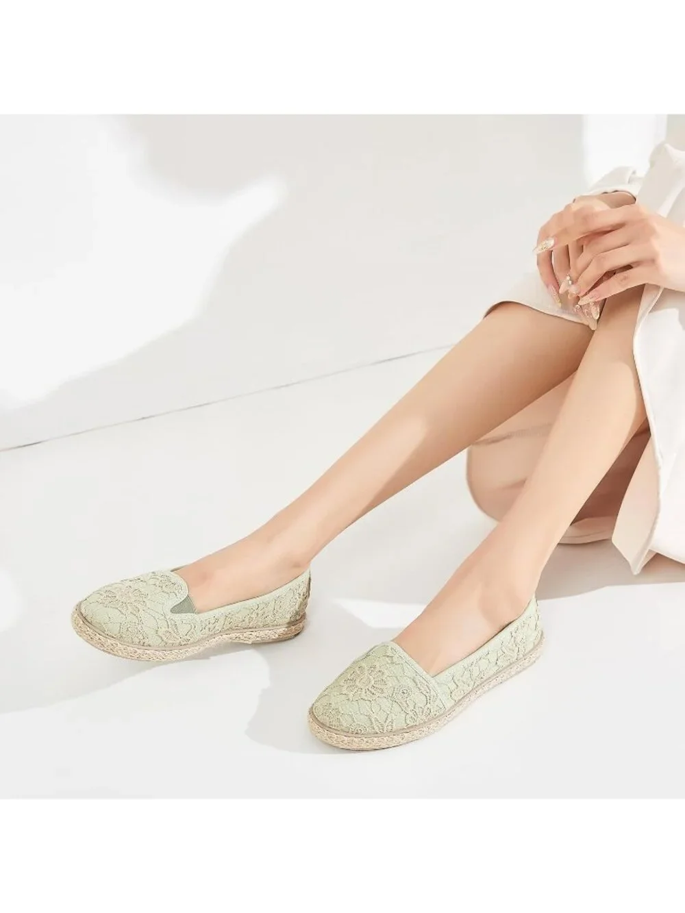 Women's Green Rubber Flower Embroidered Comfortable Round Toe Casual Ballet Flat